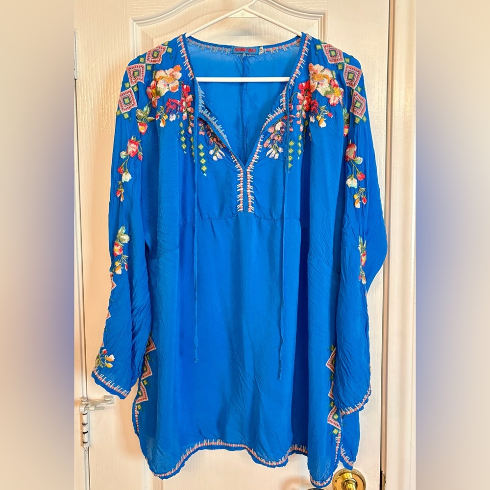 Johnny Was Vanessa Blue Floral Embroidered Tunic Blouse